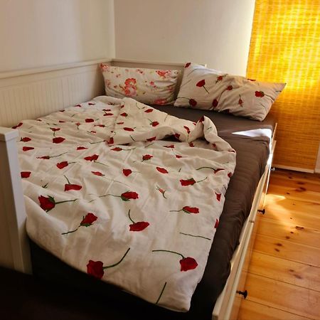 Nana-Eg-80M2 Sanierter Altbau-Parkplatz-Kleiner Garten-Wlan-Netflix-2Zimmer-Kueche-Dusche-Wanne-Waschmaschine Oberhausen  Exterior photo