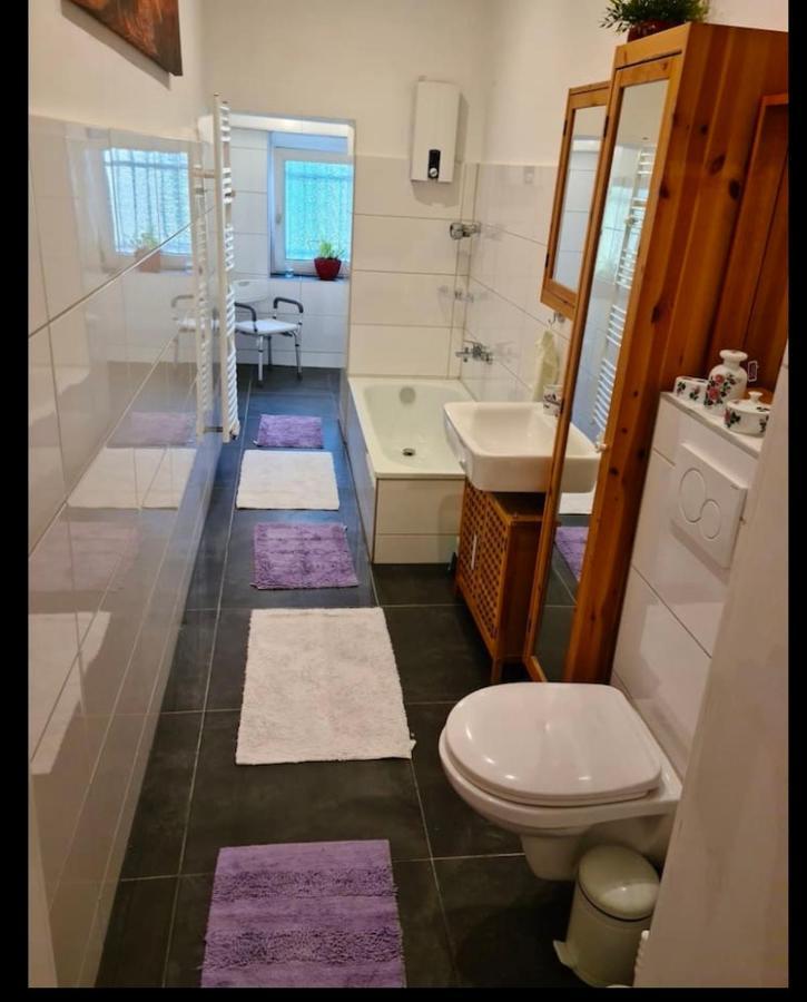 Nana-Eg-80M2 Sanierter Altbau-Parkplatz-Kleiner Garten-Wlan-Netflix-2Zimmer-Kueche-Dusche-Wanne-Waschmaschine Oberhausen  Exterior photo