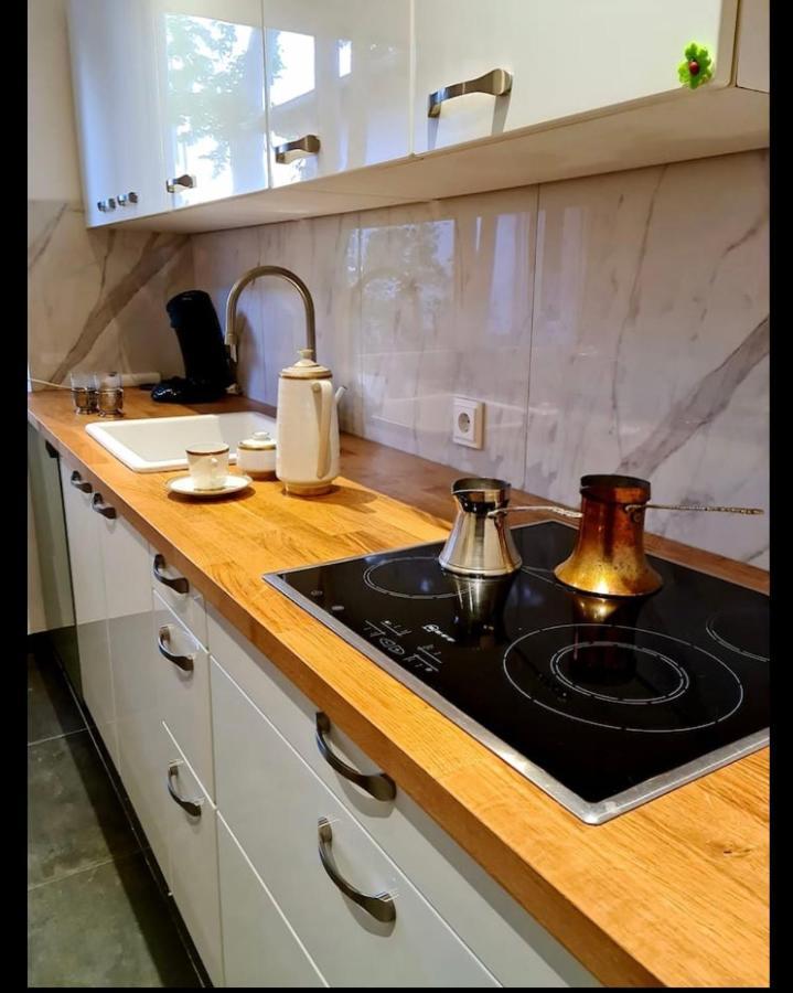 Nana-Eg-80M2 Sanierter Altbau-Parkplatz-Kleiner Garten-Wlan-Netflix-2Zimmer-Kueche-Dusche-Wanne-Waschmaschine Oberhausen  Exterior photo