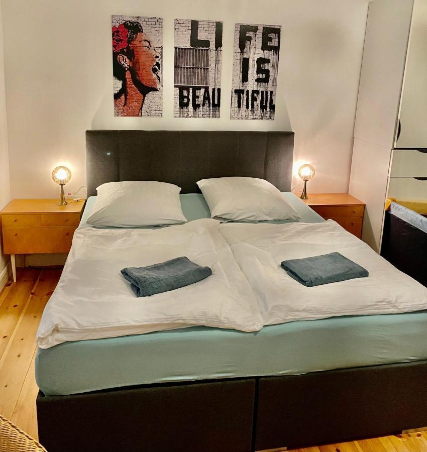 Nana-Eg-80M2 Sanierter Altbau-Parkplatz-Kleiner Garten-Wlan-Netflix-2Zimmer-Kueche-Dusche-Wanne-Waschmaschine Oberhausen  Exterior photo