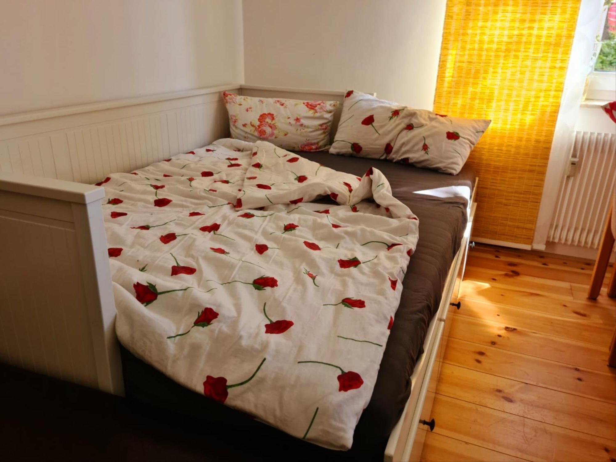 Nana-Eg-80M2 Sanierter Altbau-Parkplatz-Kleiner Garten-Wlan-Netflix-2Zimmer-Kueche-Dusche-Wanne-Waschmaschine Oberhausen  Exterior photo